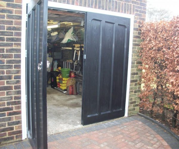 GRP WOOD-EFFECT SIDE HINGED DOOR FITTED IN FARNHAM, SURREY 4