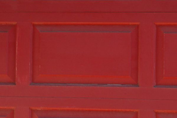 Watch Out For the Secret Costs of Buying a “Cheap” Garage Door