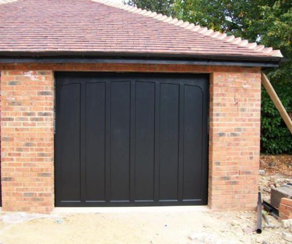 CEDAR DOORS, GERRARDS CROSS, BERKSHIRE 2
