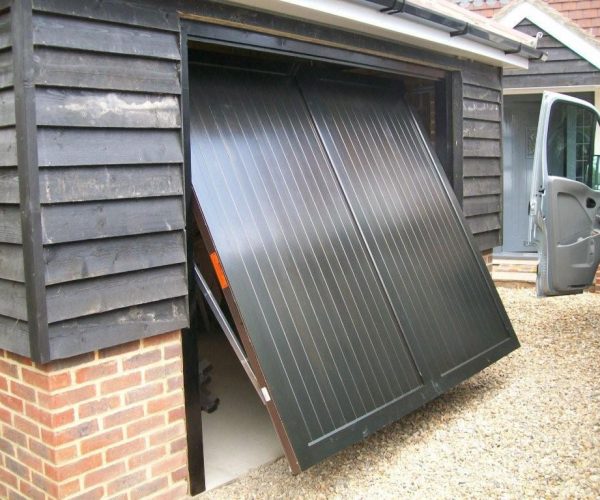 TIMBER GARAGE DOOR, WOKING, SURREY 2