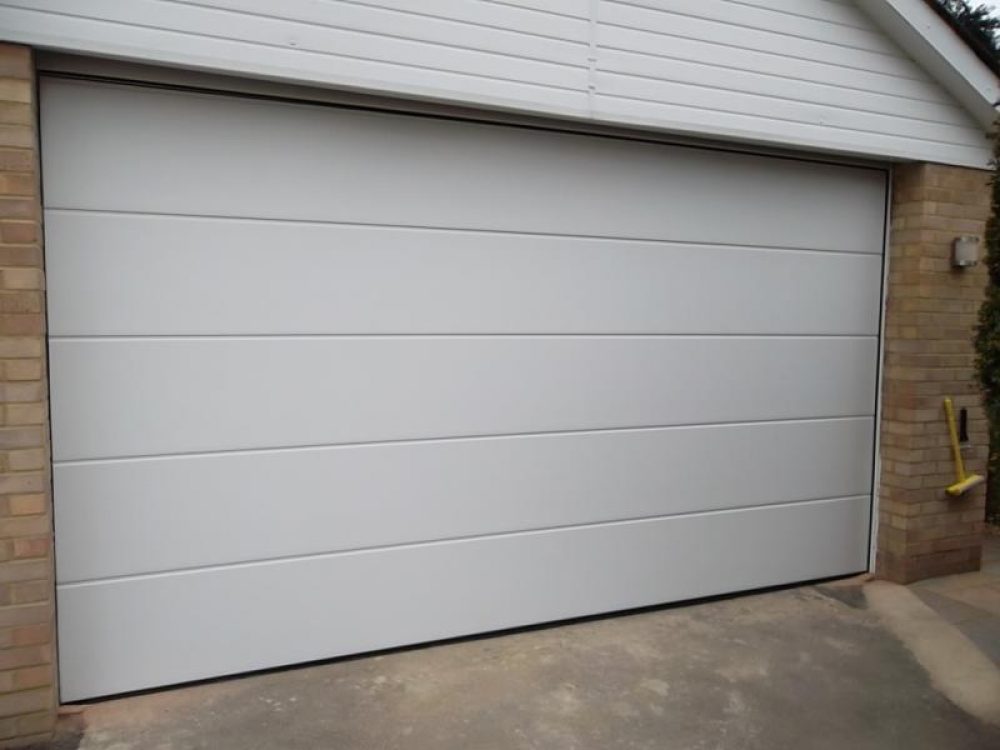 CARTECK SECTIONAL LARGE RIB DOOR FITTED IN WEYBRIDGE, SURREY 1