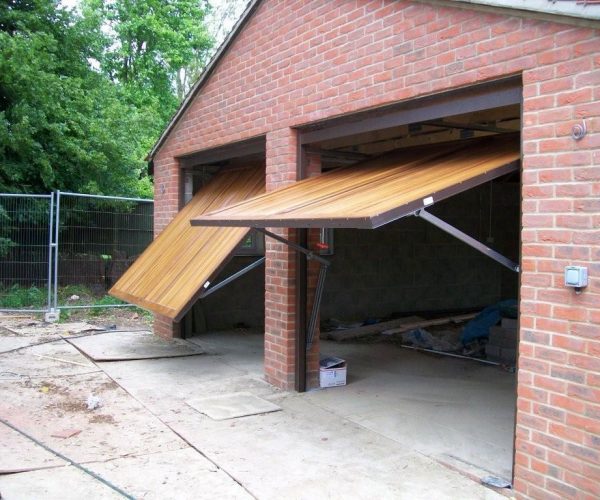 TIMBER GARAGE DOORS, ODIHAM, BERKSHIRE 7