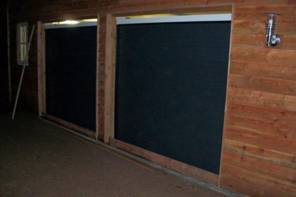 HENDERSON G60 SECTIONAL DOORS, PETERSFIELD, HAMPSHIRE
