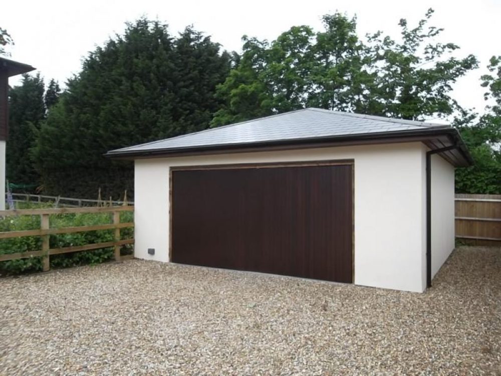 TIMBER UP AND OVER DOOR, FARNHAM COMMON, BUCKINGHAMSHIRE 1