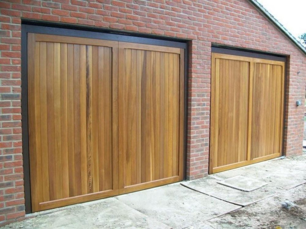 TIMBER GARAGE DOORS, ODIHAM, BERKSHIRE 1