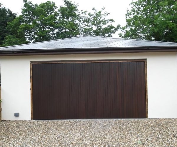 TIMBER UP AND OVER DOOR, FARNHAM COMMON, BUCKINGHAMSHIRE 3