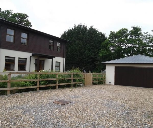 TIMBER UP AND OVER DOOR, FARNHAM COMMON, BUCKINGHAMSHIRE 4