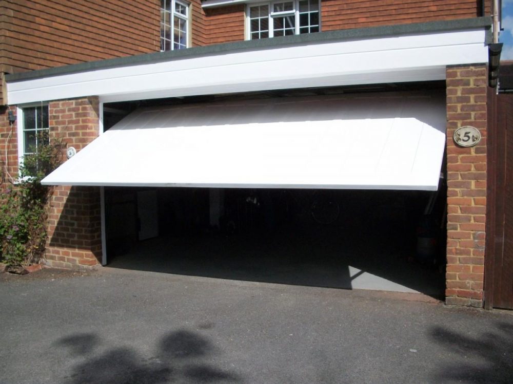 CARDALE GRP DOOR, WINDSOR, BERKSHIRE 1