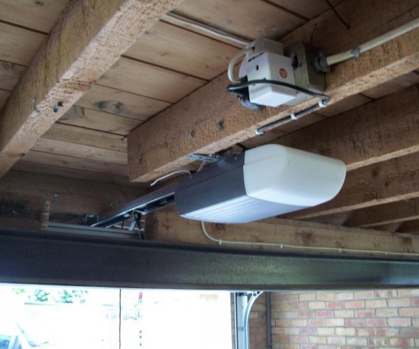 CARTECK SECTIONAL DOOR TREND COLOUR WITH WINDOWS, FARNBOROUGH 2