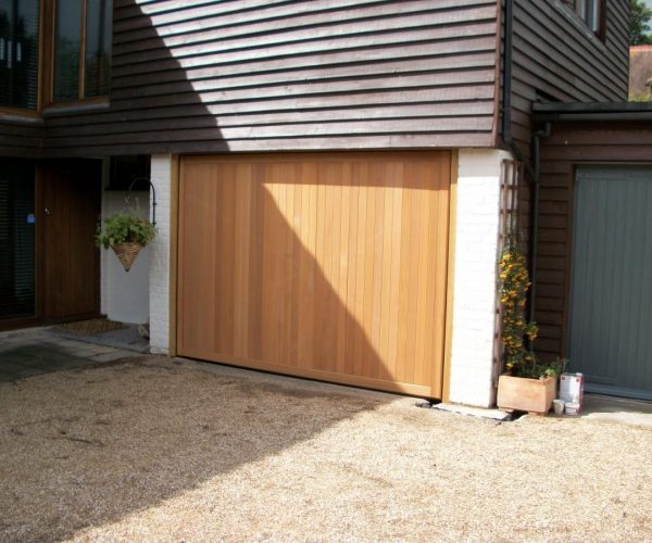 CEDAR VERTICAL DOOR FITTED CRANLEIGH, SURREY 3