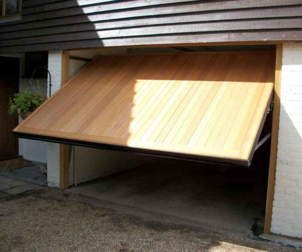 CEDAR VERTICAL DOOR FITTED CRANLEIGH, SURREY 6