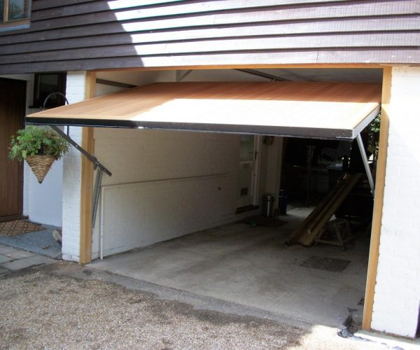 CEDAR VERTICAL DOOR FITTED CRANLEIGH, SURREY 7