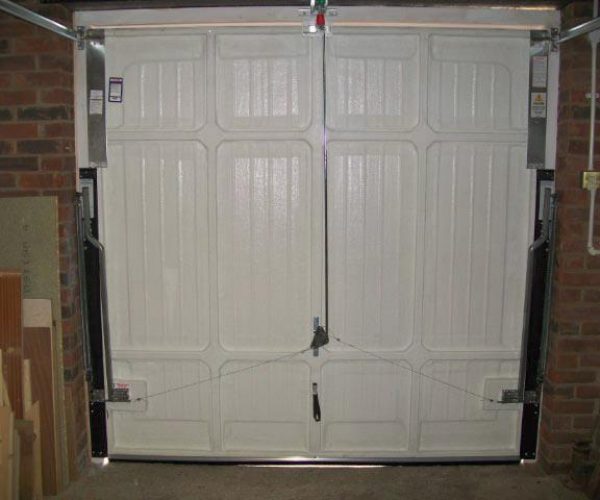 WESSEX RETRACTABLE DOOR INSTALLATION 3