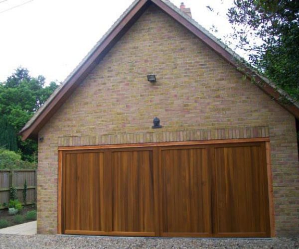 TIMBER BERKELEY VERTICAL DOOR, HEADLEY, HAMPSHIRE 3