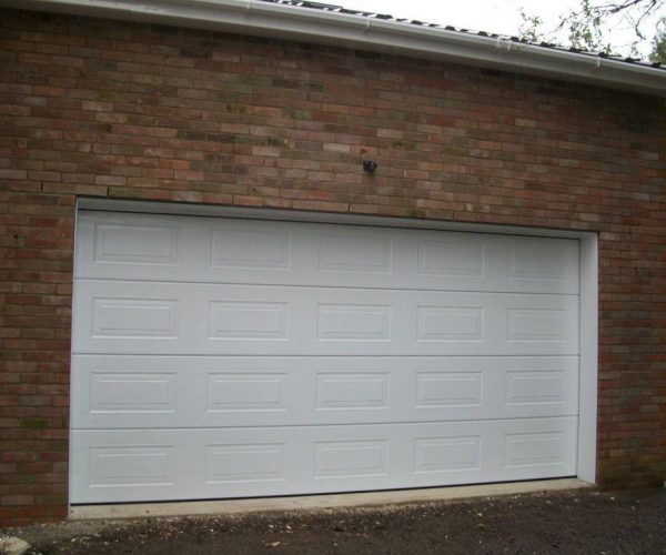 CARTECK SECTIONAL GARAGE DOOR FITTED IN BASINGSTOKE 2