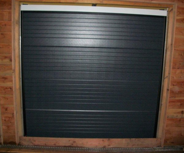 HENDERSON G60 SECTIONAL DOORS, PETERSFIELD, HAMPSHIRE 6