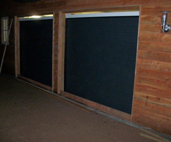 HENDERSON G60 SECTIONAL DOORS, PETERSFIELD, HAMPSHIRE 2