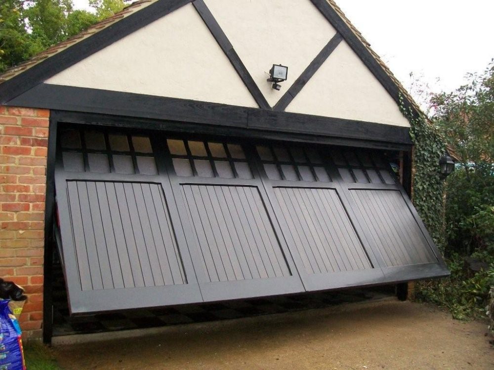 CARDALE TIMBER GARAGE DOOR, WOKING, SURREY 1