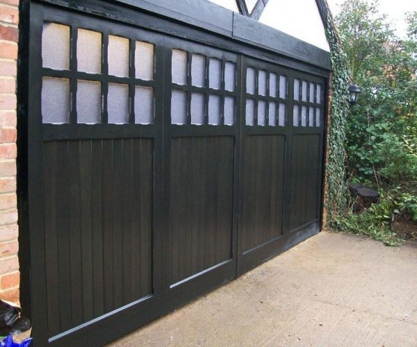 CARDALE TIMBER GARAGE DOOR, WOKING, SURREY 3