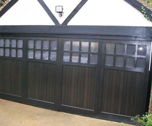 CARDALE TIMBER GARAGE DOOR, WOKING, SURREY 4