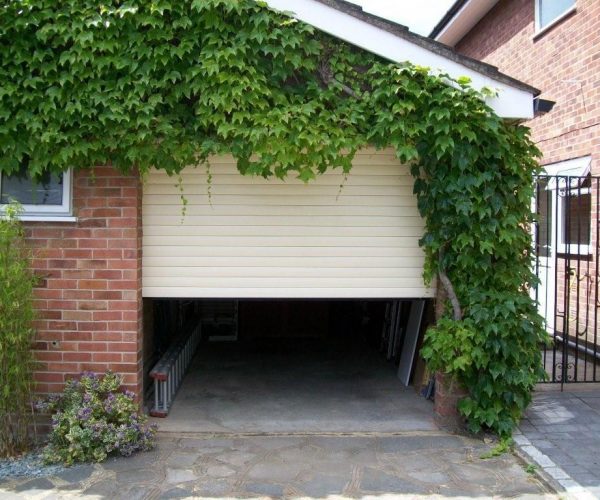 THERMAGLIDE ROLLER DOOR, OTTERSHAW, SURREY 2