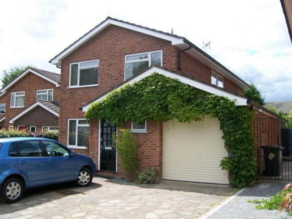 THERMAGLIDE ROLLER DOOR, OTTERSHAW, SURREY 1