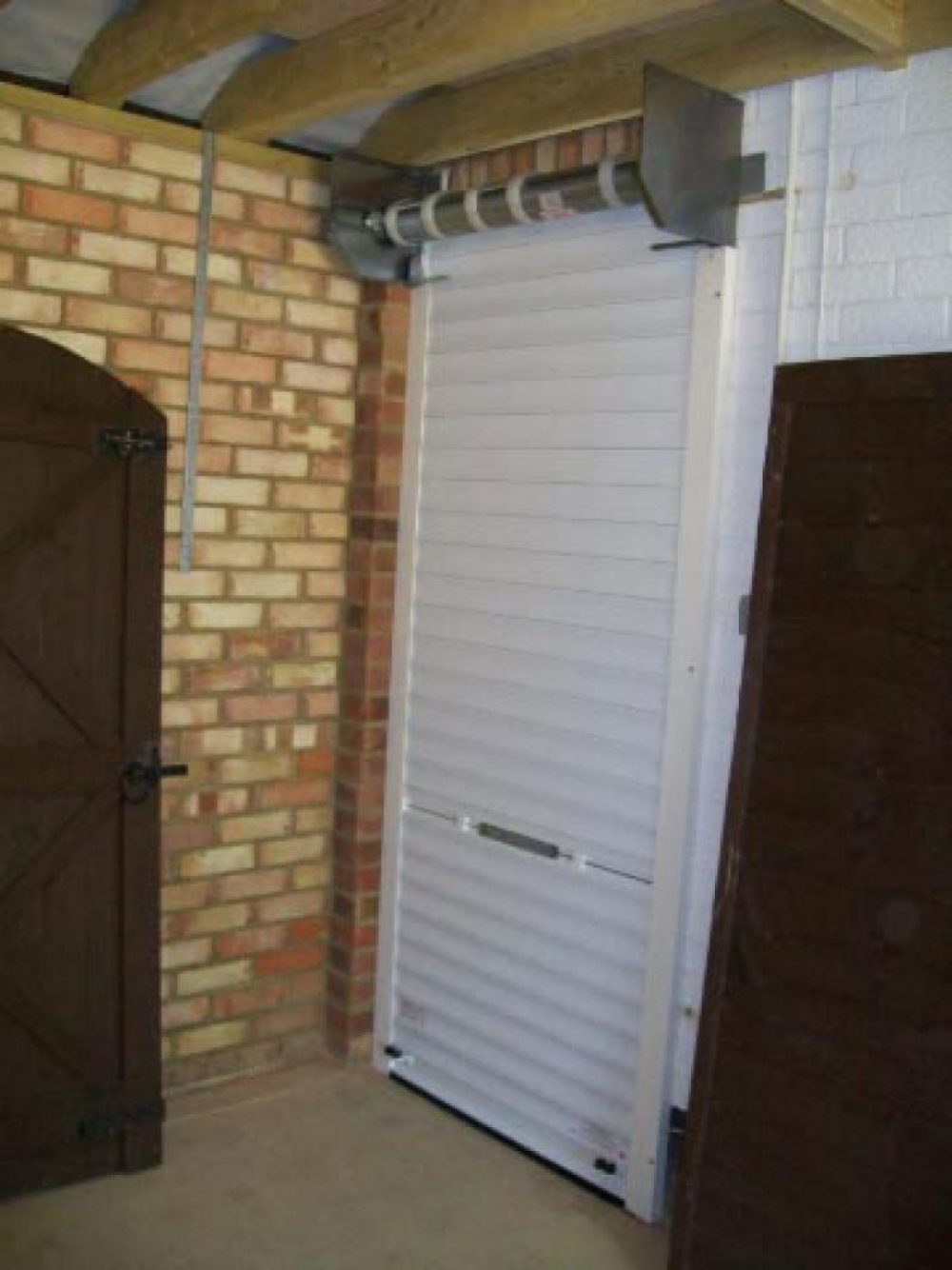 MANUAL ROLLER DOOR, WINDSOR, BERKSHIRE 1