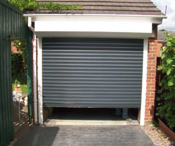 Cardale Thermaglide Roller Garage Door fitted in Fleet, Hampshire 2