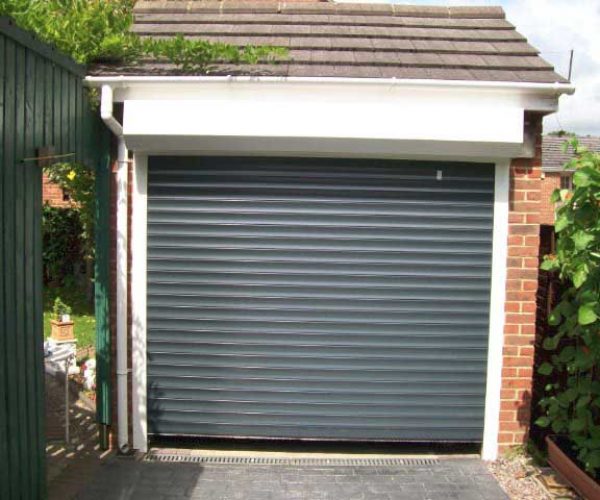 Cardale Thermaglide Roller Garage Door fitted in Fleet, Hampshire 3