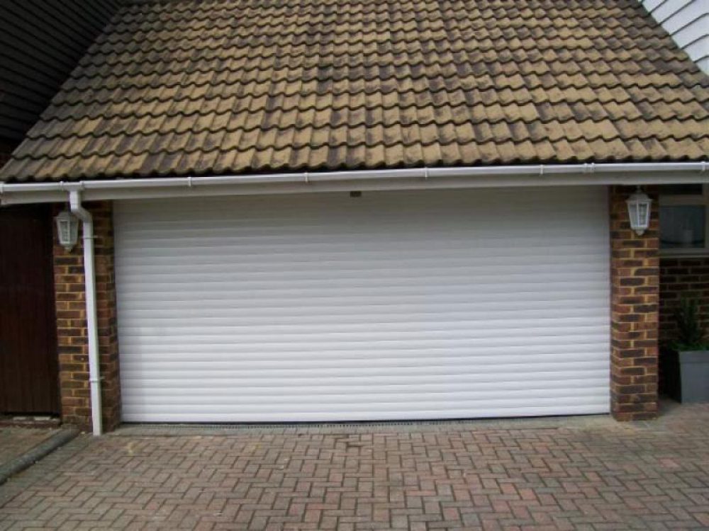 ROLLER DOOR IN WHITE, YATELEY, HAMPSHIRE 1