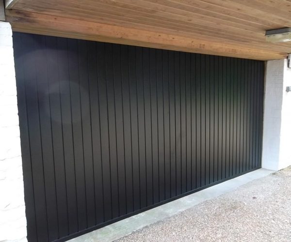 BLACK CARDALE VERTICAL STEEL DOOR – WOKING, SURREY 2