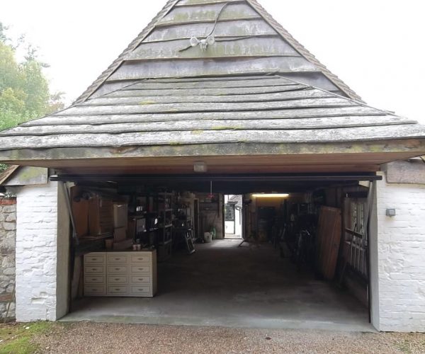 BLACK CARDALE VERTICAL STEEL DOOR – WOKING, SURREY 6