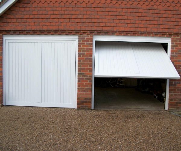 CARDALE STEEL BERKELEY VERTICAL DOORS, SUNNINGDALE 4