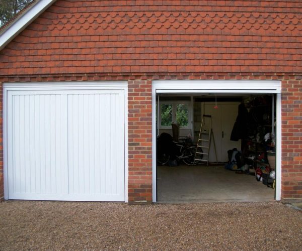 CARDALE STEEL BERKELEY VERTICAL DOORS, SUNNINGDALE 5