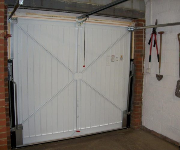 CARDALE STEEL BERKELEY VERTICAL DOORS, SUNNINGDALE 7