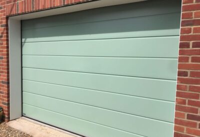 Green garage door colour idea