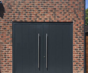 Side-Hinged Centre Ribbed Vertical