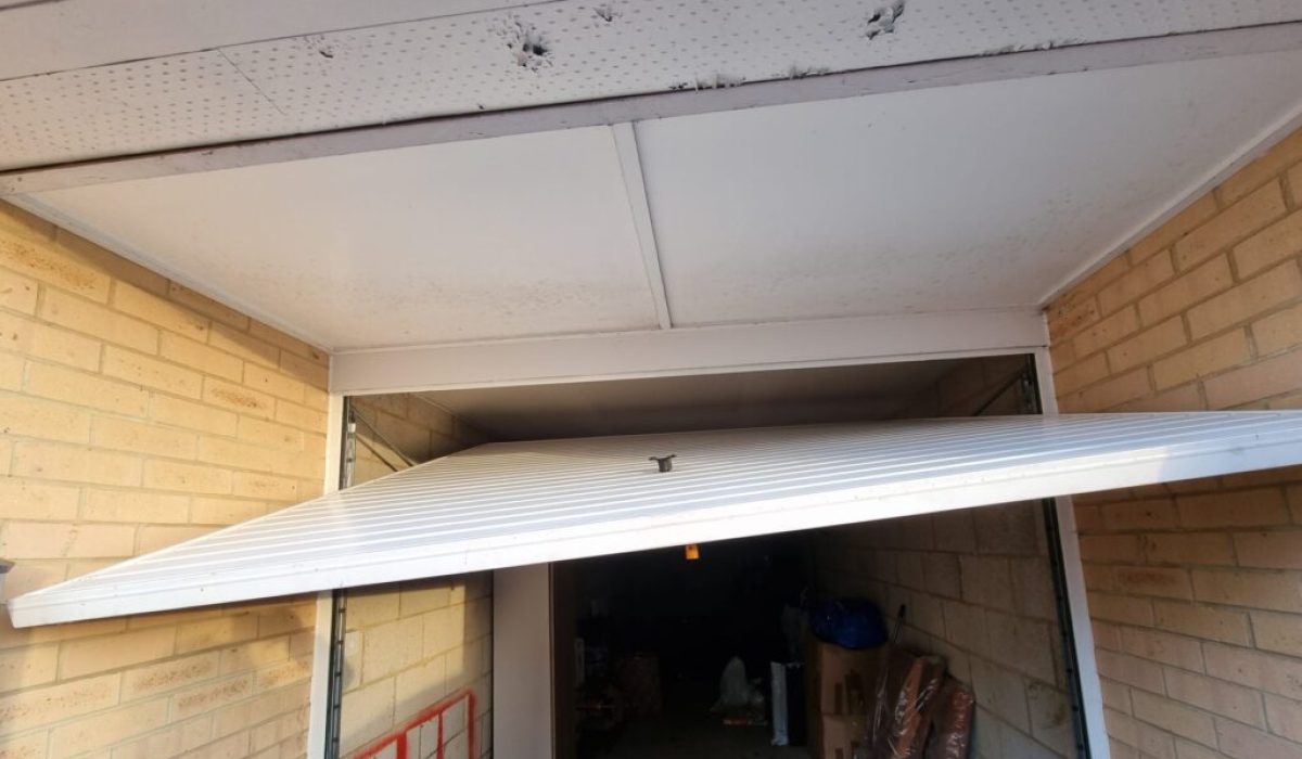 Garage door repairs you should never do yourself