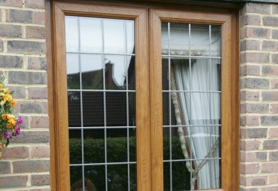 Logik Ovolo Golden Oak Window Close-up
